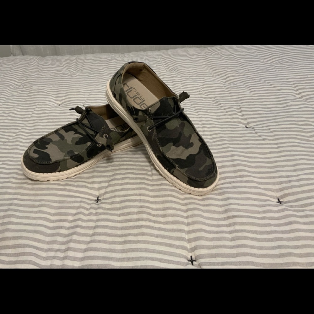 Hey Dude Wendy camouflage print; size 9
